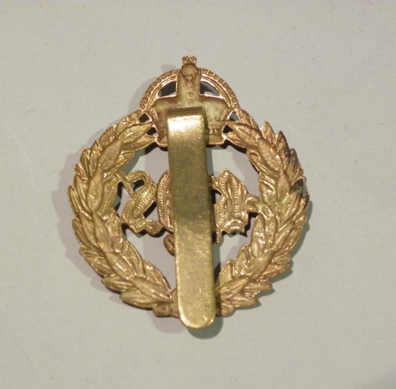2nd Dragoon Guards (Queens Bays) Cap Badge. — image 2