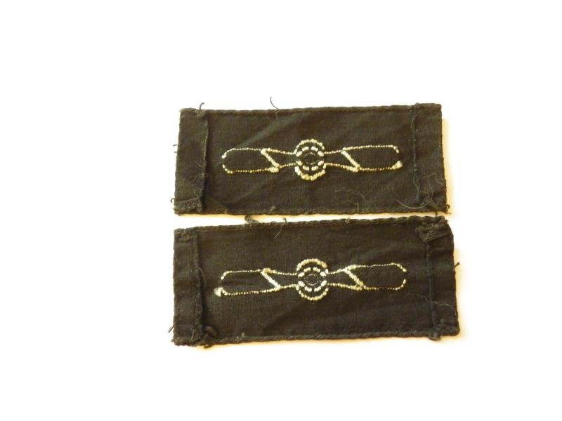 Pair WW2 Era RAF Light Weight LAC Shoulder Badges. — image 2