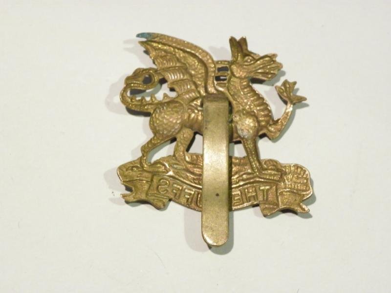 WW2 Era East Kent Regiment Cap Badge. — image 2