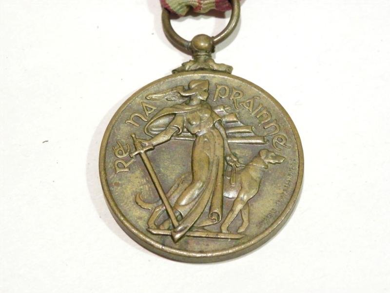 WW2 Irish Emergency Service Medal 1939-46 with Two Bars — image 2