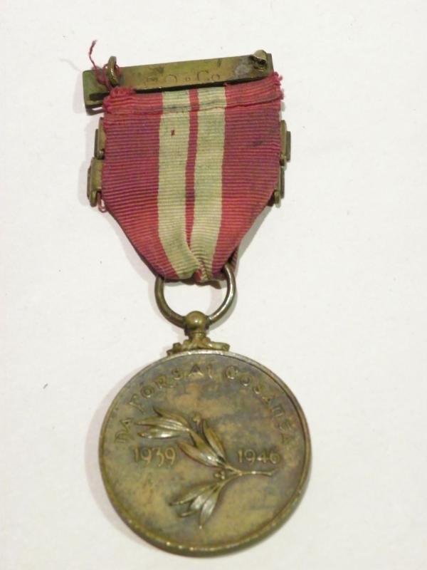 WW2 Irish Emergency Service Medal 1939-46 with Two Bars — image 4