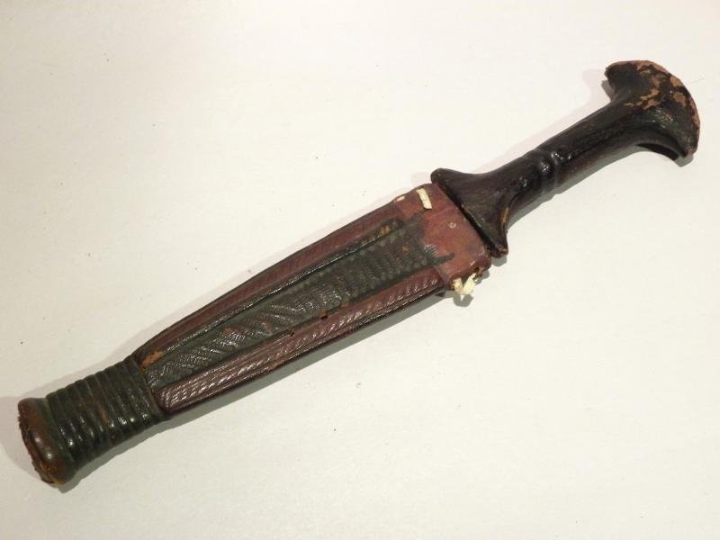 Vintage African short Dagger. — image 2