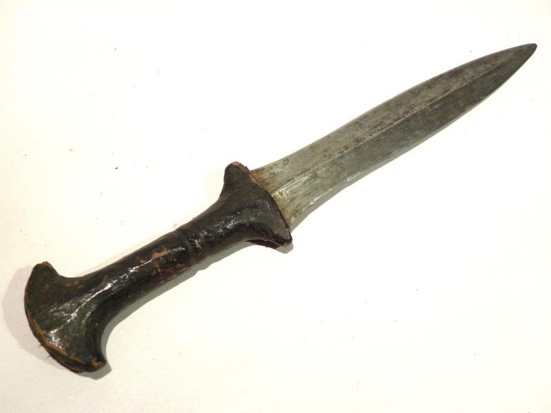 Vintage African short Dagger. — image 3