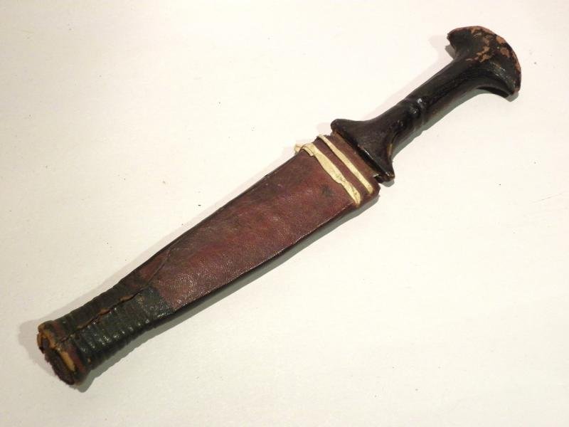 Vintage African short Dagger. — image 5