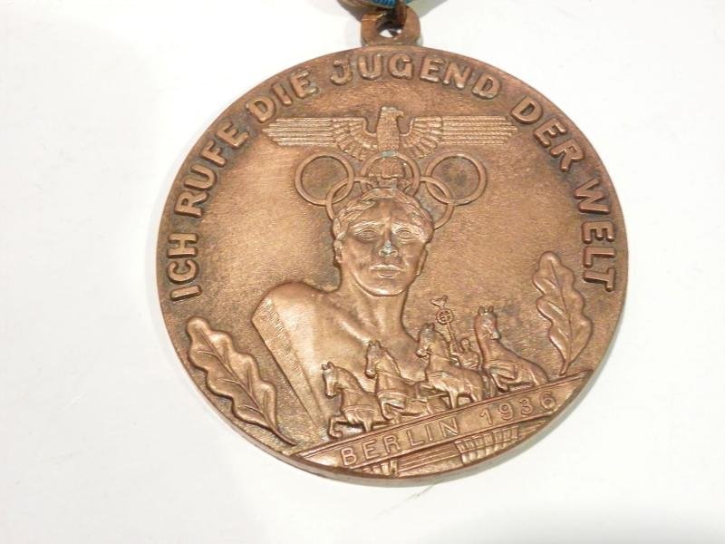 A 1980's German Sports medallion with Honour 1936 Berlin Olympics Bronze — image 2