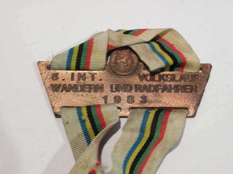 A 1980's German Sports medallion with Honour 1936 Berlin Olympics Bronze — image 5