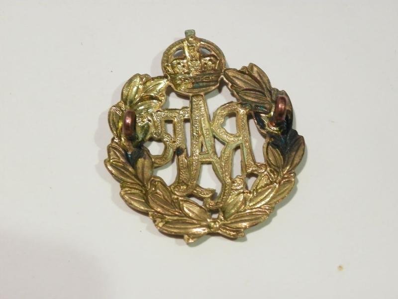 1930's RAF Cap Badge. — image 2