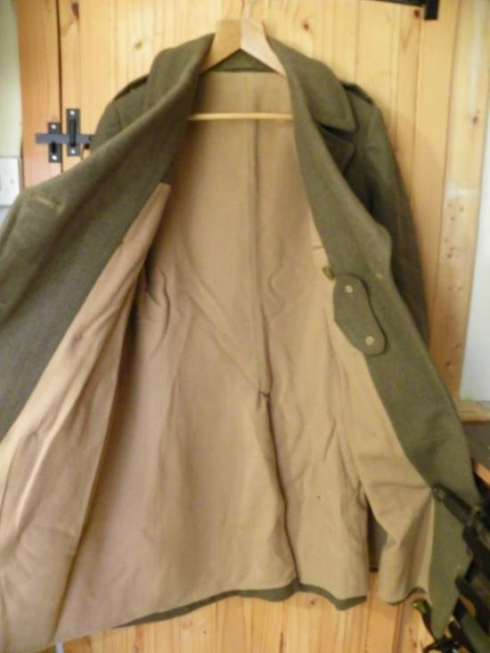 Superb WW2 Scottish Officers Trench Coat. — image 2