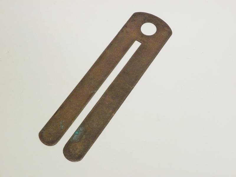 Small WW2 Brass Button Stick. — image 2