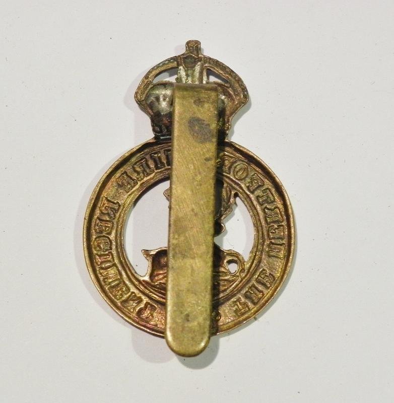WW1 Era Hertfordshire Regiment Cap Badge. — image 2