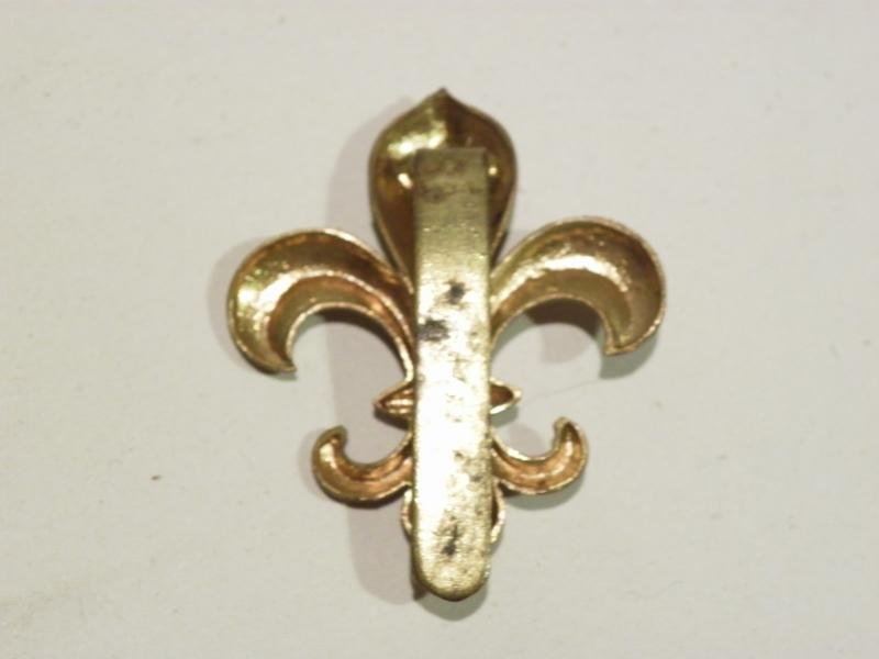 WW2 Era Manchester Regiment Cap Badge. — image 2