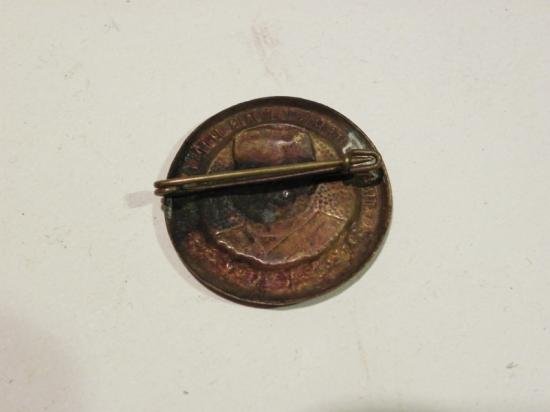 Pre WW2 German Hindenburg 'faithfully beyond the grave' Badge — image 2