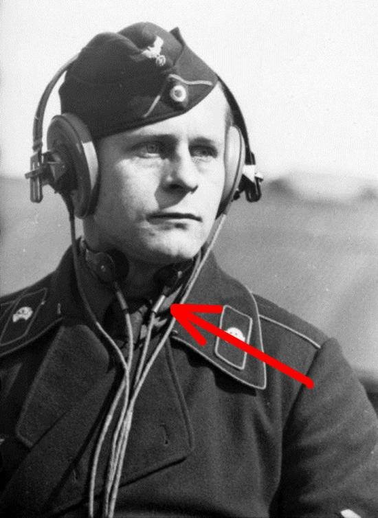 WW2 Panzer Tank Headphones & Throat Mike. — image 9