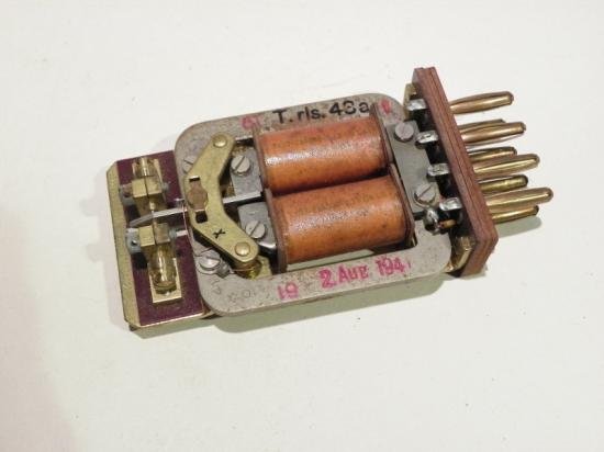 Unknown WW2 1941 Dated Boxed Electrical Component — image 2