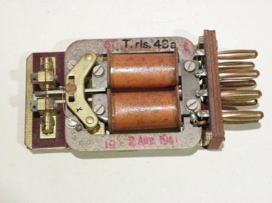 Unknown WW2 1941 Dated Boxed Electrical Component — image 3
