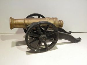Large & heavy Old Cast Iron & Brass Cannon.