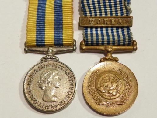 Queens Korea Miniature Medal Pair. — image 2