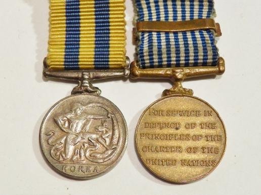 Queens Korea Miniature Medal Pair. — image 3