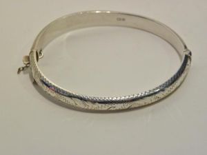 Pretty Vintage Hallmarked Silver Bangle (small)
