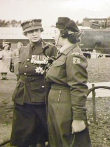 1952 Reuters Press Photo – Princess Royal & WRACS