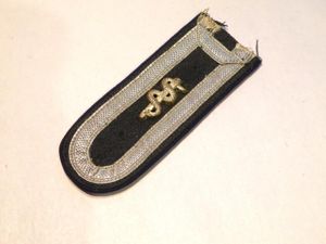Single WW2 German Medics Shoulder Board