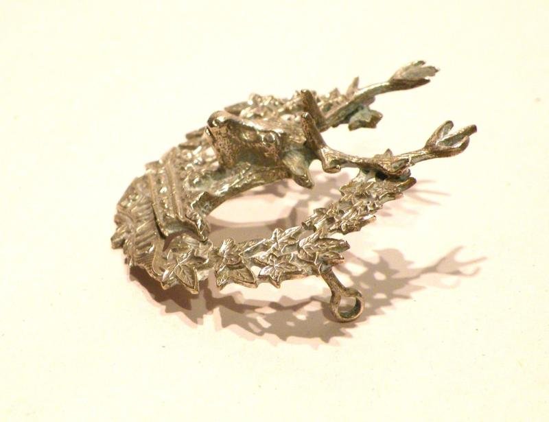 1930's Gorden Highlanders Officers Glengarry Badge. — image 3