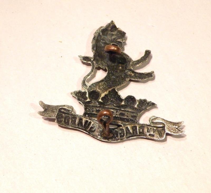 Victorian 7th Dragoon Guards Cap Badge. — image 2