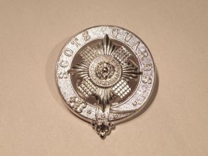 Vintage Scots Guards Pipers Glengarry Badge.