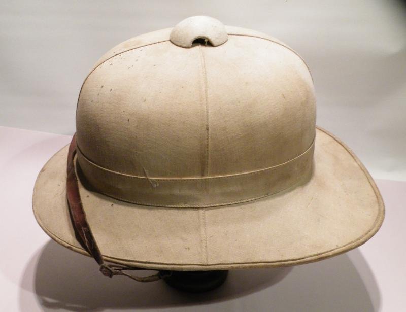 WW2 Era Wolseley Pith Helmet. — image 2