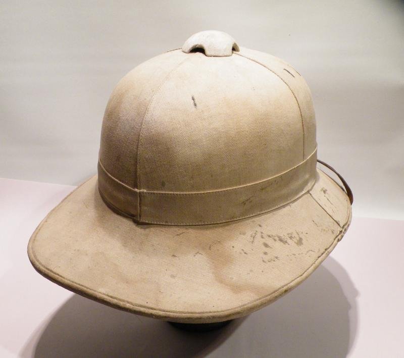 WW2 Era Wolseley Pith Helmet. — image 3