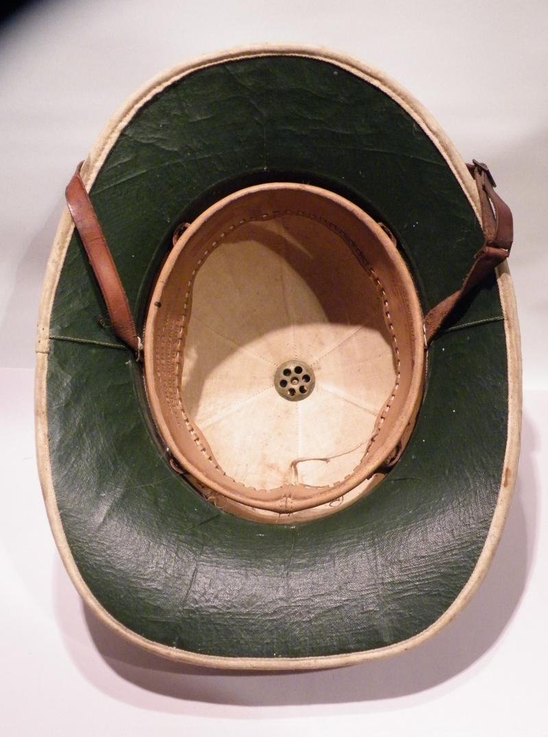 WW2 Era Wolseley Pith Helmet. — image 4