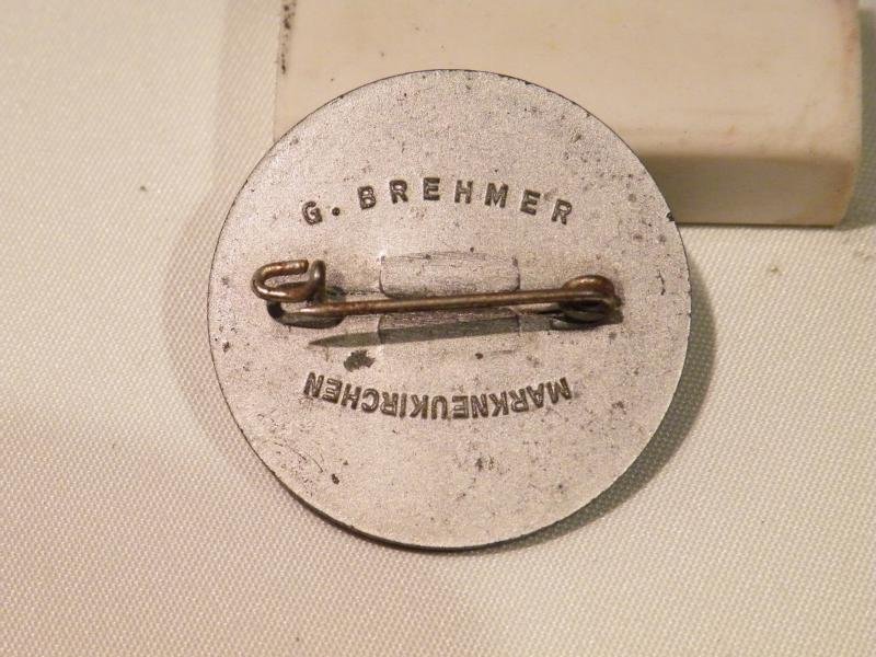 1938 German May Day Badge. — image 2