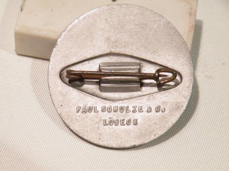 1937 German May Day Badge. — image 2