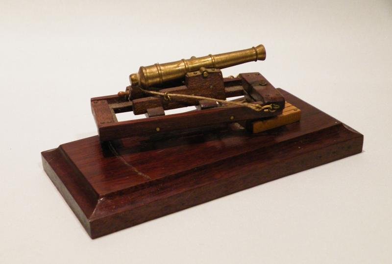 Vintage Small Metal and Wood Naval 18lb Cannon Desk Item — image 2