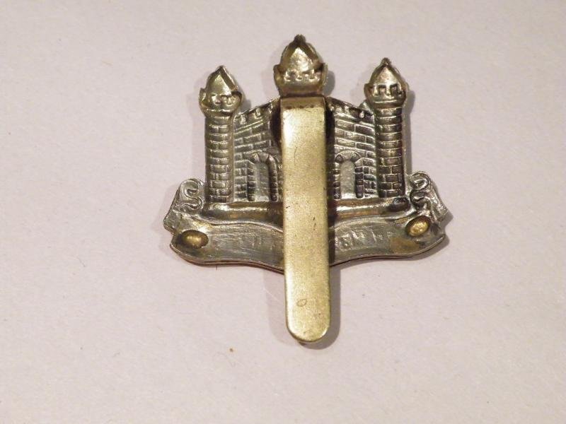Cambridgeshire Regiment (territorial) Cap Badge — image 2