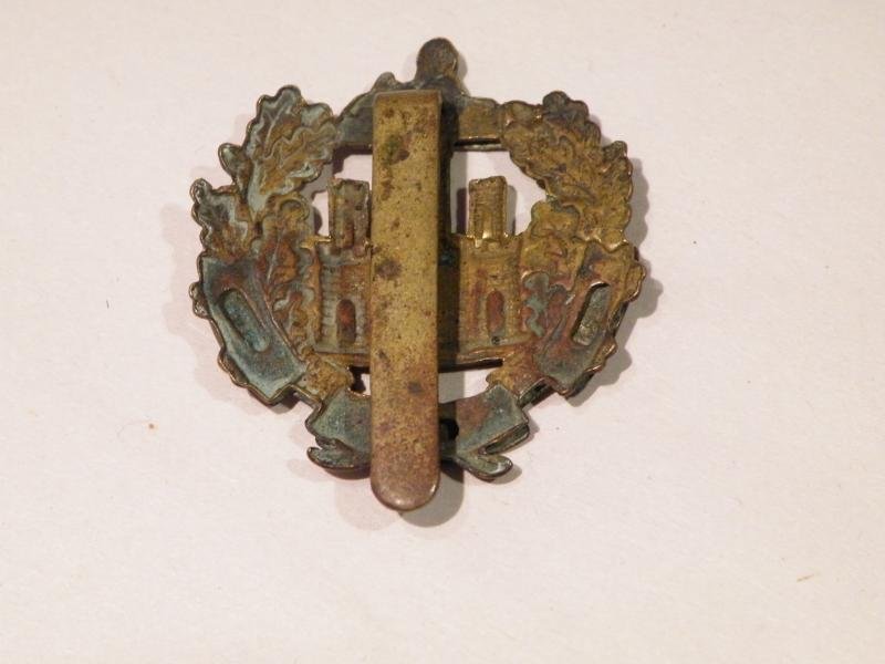 WW1 Era Essex Regiment Cap Badge. — image 2