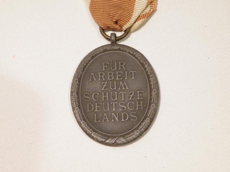 WW2 West Wall Medal. — image 3