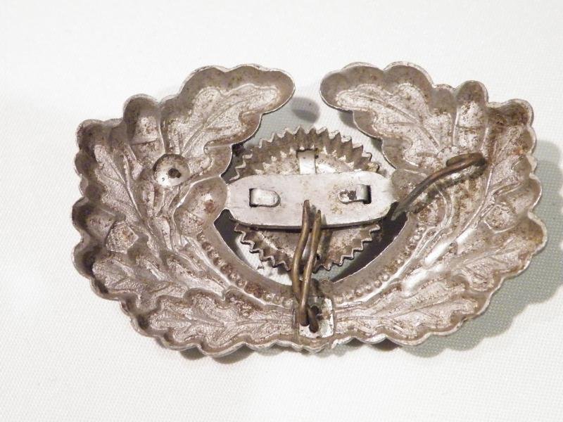 WW2 German Visor Cap Wreath & Cockade. — image 2