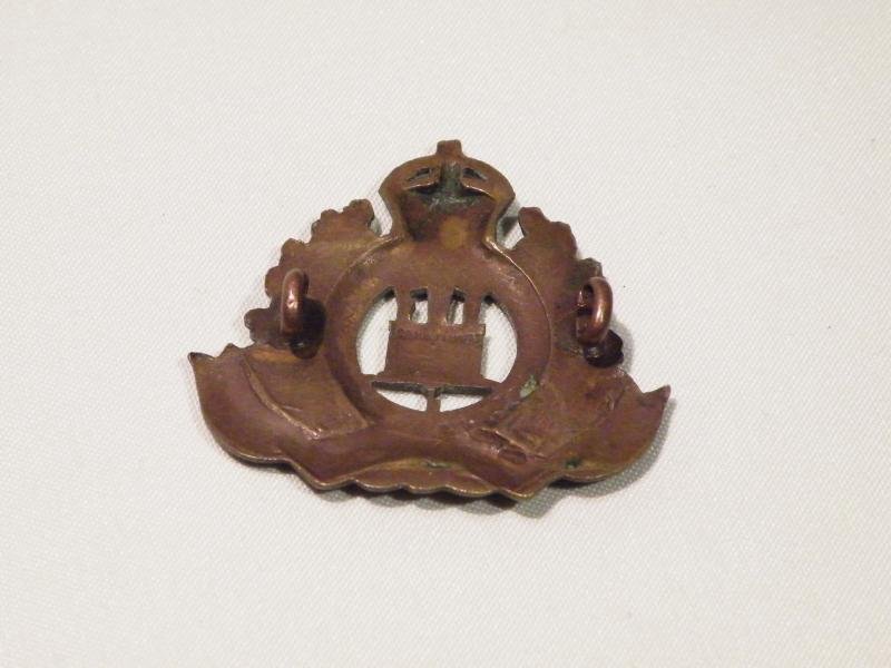 WW1 Suffolk Regiment Officers Cap Badge. — image 2