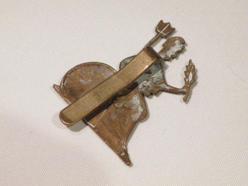 WW2 Royal Norfolk Regiment Cap Badge. — image 2