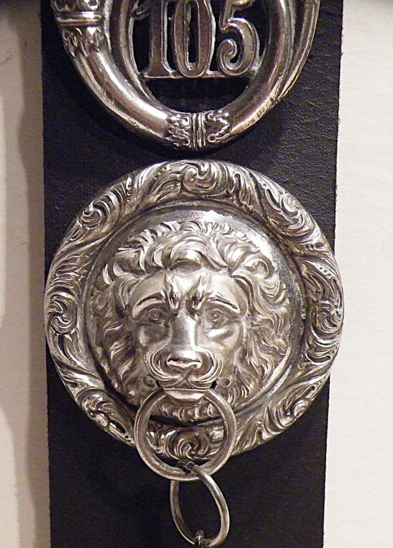 Victorian Infantry Officers Whistle, Chains Belt Mounts and Badge — image 5