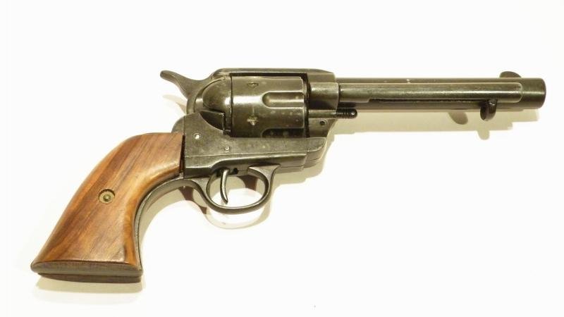 Vintage Blank Firing Colt 42 Revolver. — image 2