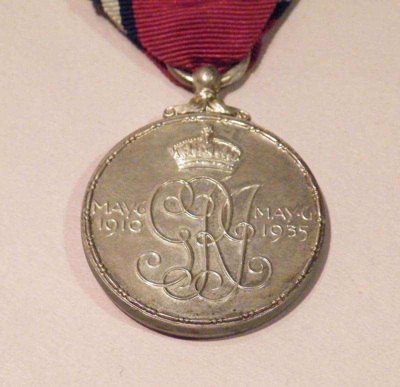 1935 George V Jubilee Medal. — image 4