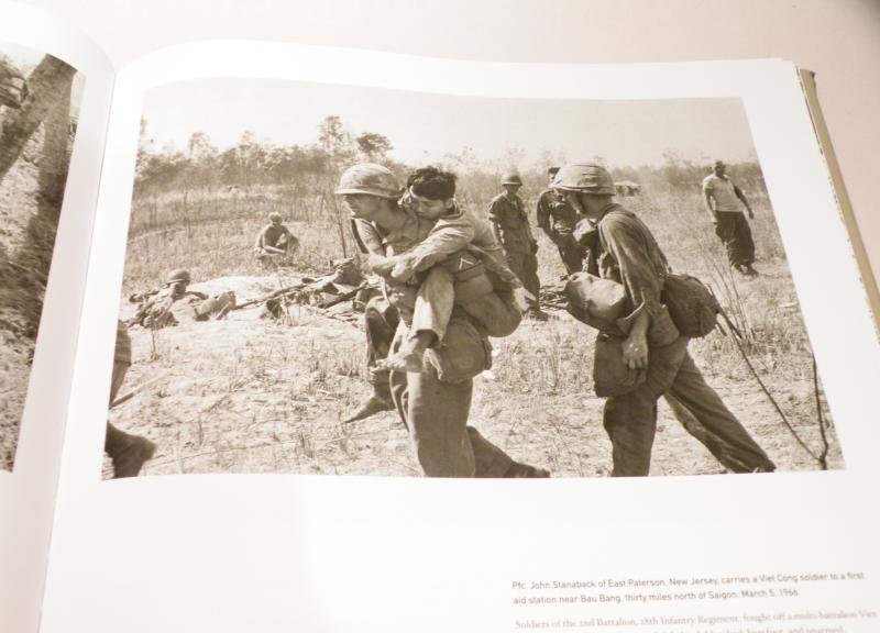 Book – Vietnam The Real War a Photographic History — image 5