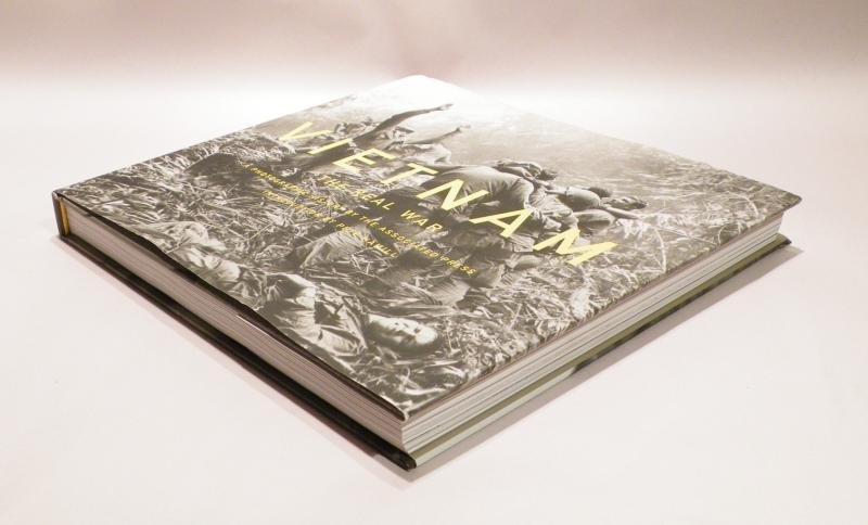 Book – Vietnam The Real War a Photographic History — image 7