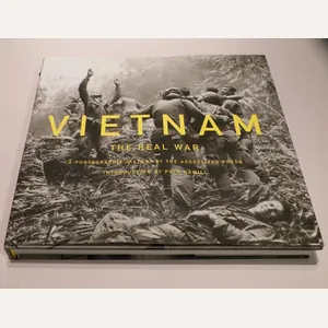Book – Vietnam The Real War a Photographic History