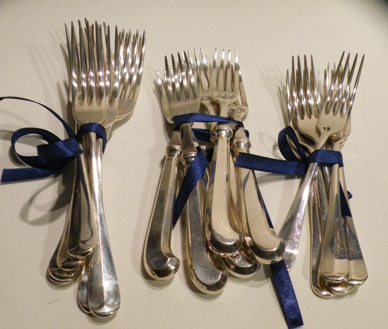 Stunning Butler of Sheffield A1 Plate set of Cutlery Pistol Grip & Rat Tail — image 2