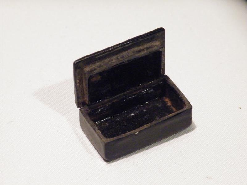 Georgian Miniature Paper mâché Snuff Box. — image 2