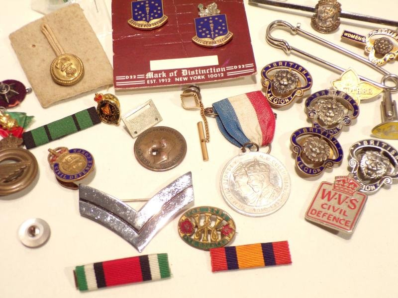 Large Collection of Vintage Badges, Brooches etc — image 4