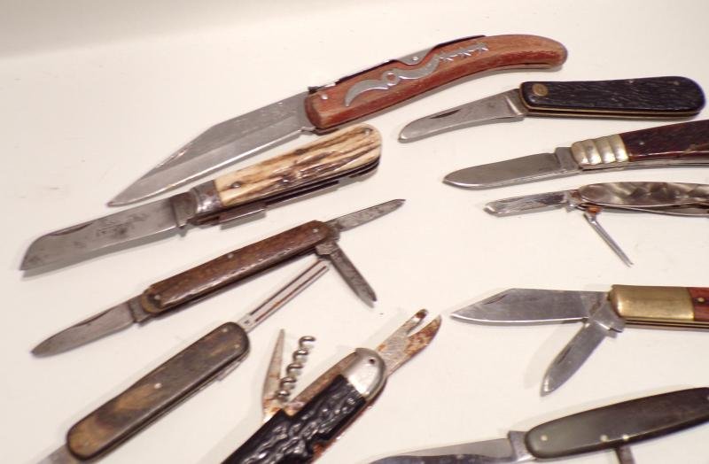 10 Vintage Folding Knives. — image 2